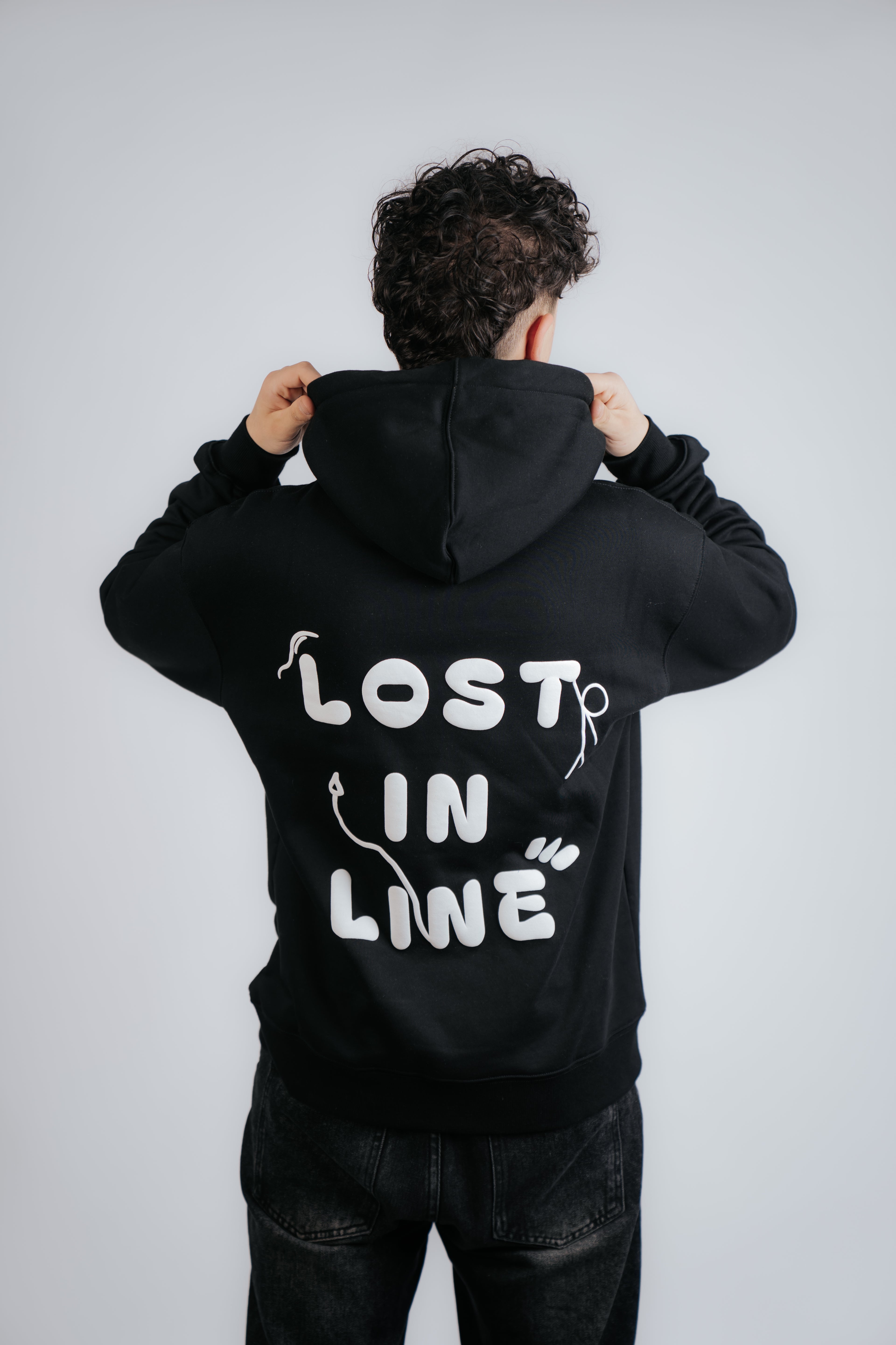 LOST IN LINE FEKETE PULÓVER